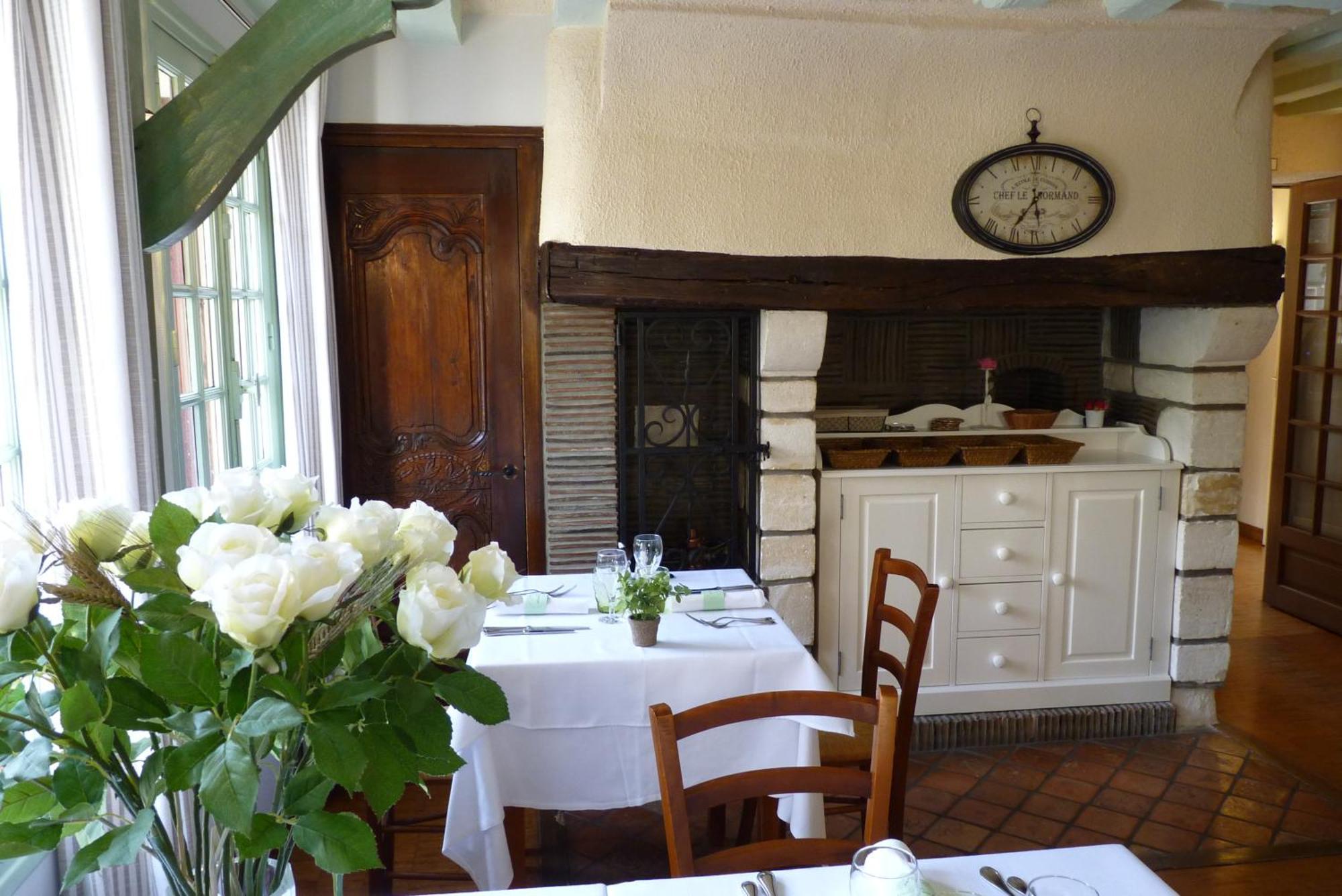 Lillebonne Hotel-Restaurant La P'Tite Auberge מראה חיצוני תמונה